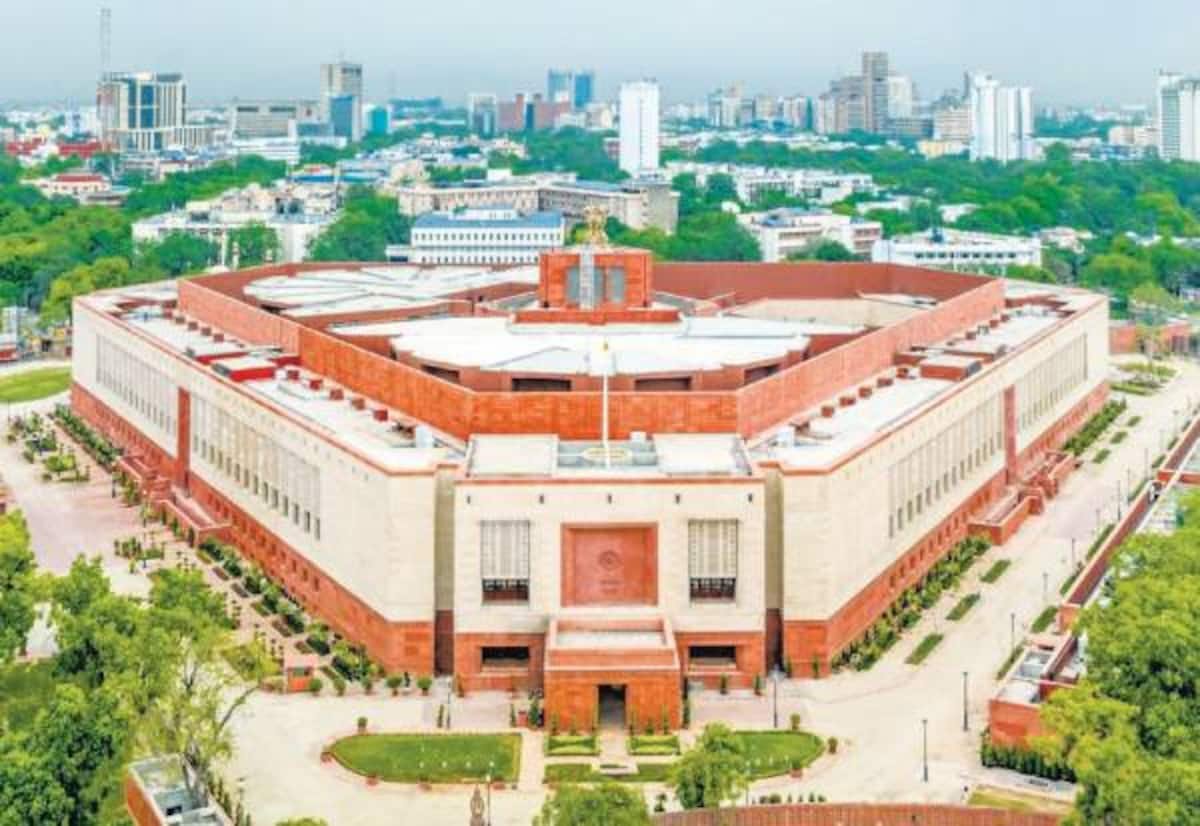 பார்லிமென்ட் முடக்கம்: நிமிடத்திற்கு ரூ.2.5 லட்சம் செலவு; நாளை சுமுகமா?