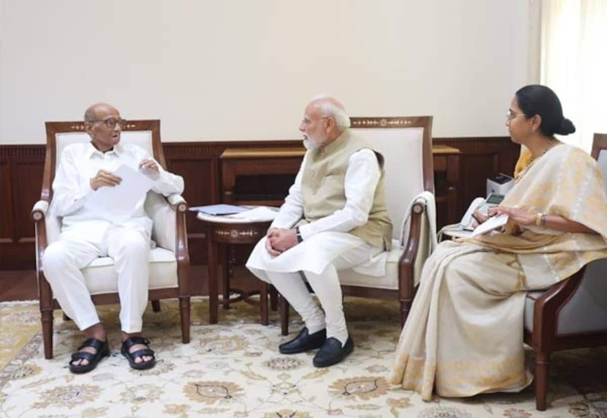கூட்டணி மாற்றம் பேசப்படுகிற சூழலில் பிரதமர் மோடியை சந்தித்த சரத் பவார், சுப்ரியா சுலே