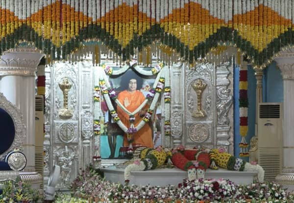 சத்ய சாய் ஆராதனை மகோற்சவம்: புட்டபர்த்தியில் குவிந்த பக்தர்கள்