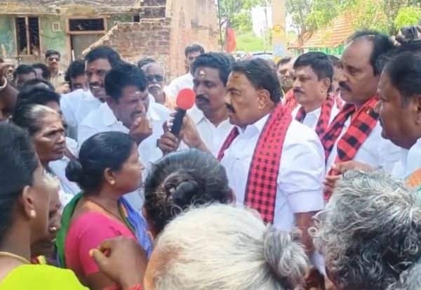 சாயல்குடி அருகே ஓட்டு கேட்க வந்த அமைச்சர் ராஜ கண்ணப்பனுக்கு எதிர்ப்பு