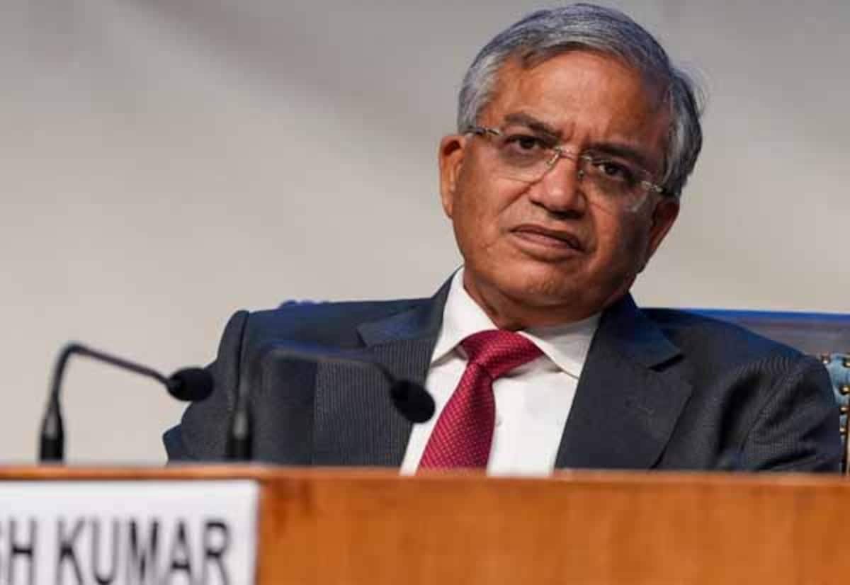 டில்லி போராட்டங்களுக்கு நடுவில் தேர்தல் தலைமை ஆணையர் ஞானேஷ்குமாருக்கு 124 முன்னாள் அதிகாரிகள் ஆதரவு