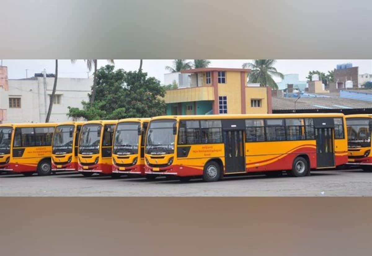 சேலத்தில் த.வெ.க. கொடி வண்ணத்தில் 25 புதிய டவுன் பஸ்கள் தயாராகின்றன