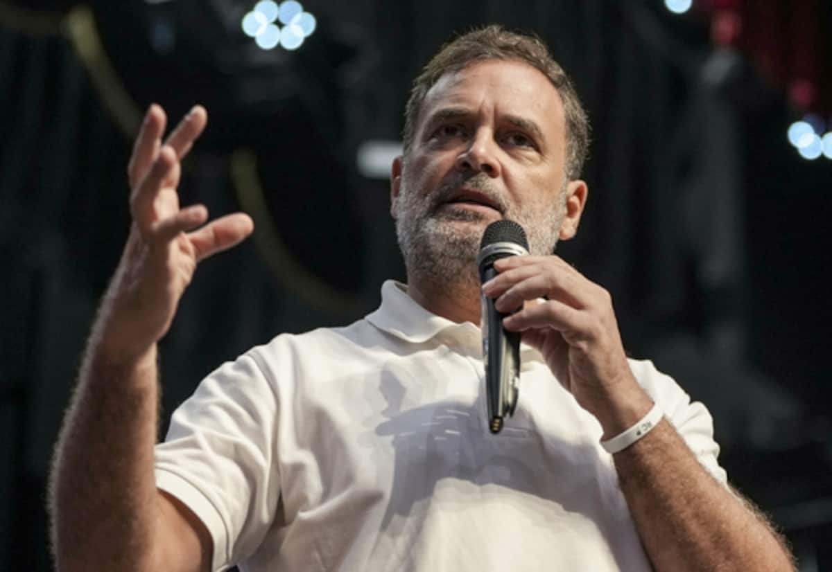 Supreme Court asks why agencies are silent in Rahul assets case