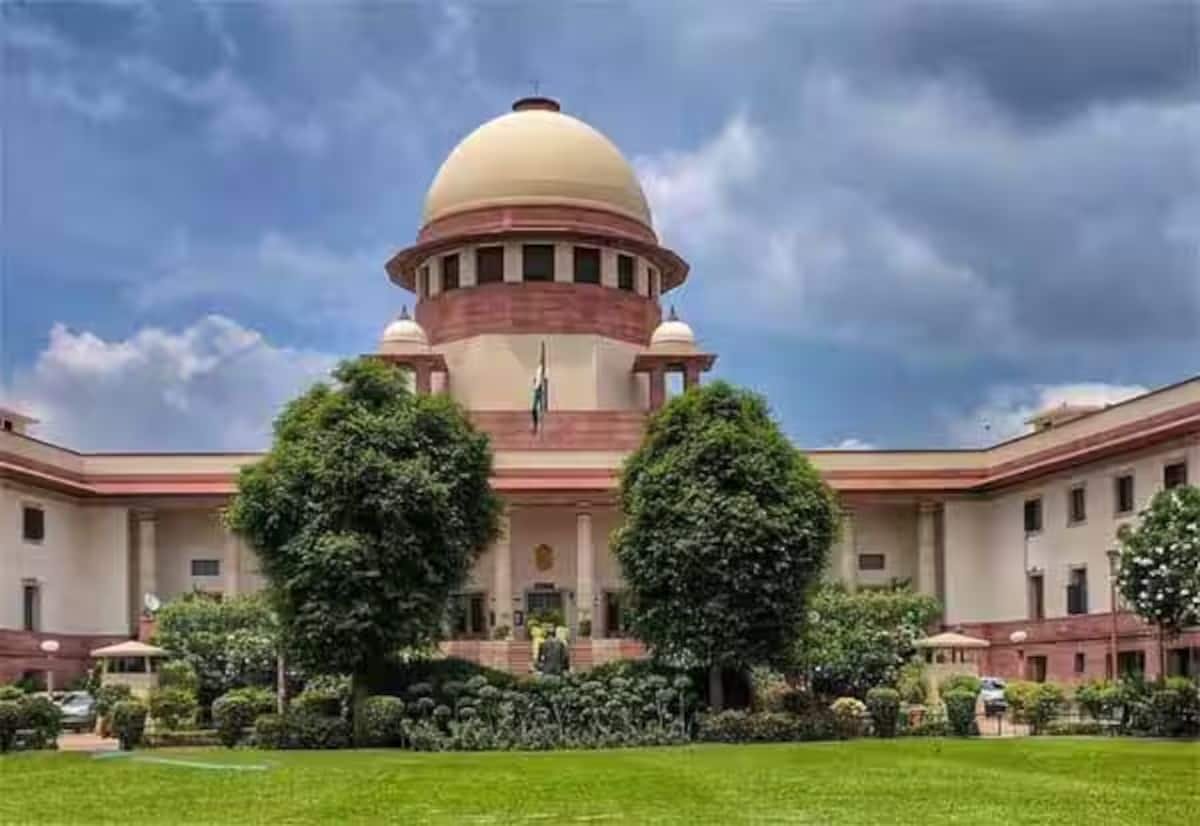 காலியாக உள்ள 40 உயர் சிறப்பு மருத்துவ இடங்களை தமிழக அரசிடம் ஒப்படைக்க உச்சநீதிமன்றம் உத்தரவு