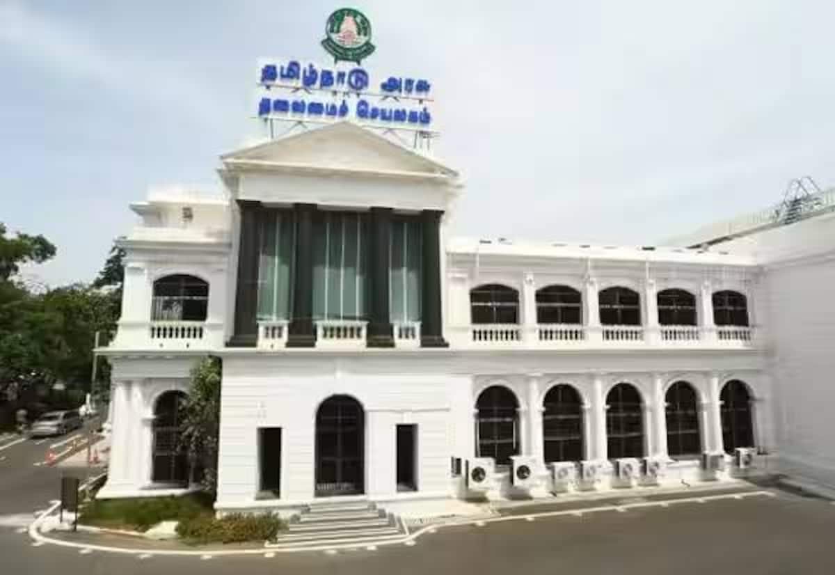 Intermediaries accused of cheating petitioners near Chennai Secretariat