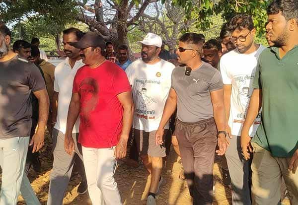 Seeman seeks votes during morning walk in Karaikudi campaign push
