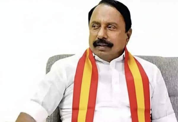 Sengottaiyan alleges EPS sought CM post with Vijay’s backing