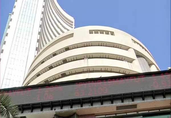 Sensex, Nifty tumble; Rs 14 lakh crore wiped out in an hour