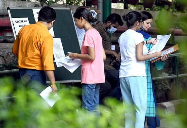 Centre weighs single national entrance test combining JEE and NEET