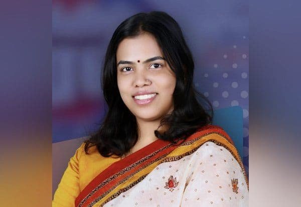 சிவகாசியின் முதல் பெண் எம்.எல்.ஏ. கீர்த்தனா அமைச்சராக பதவியேற்பு