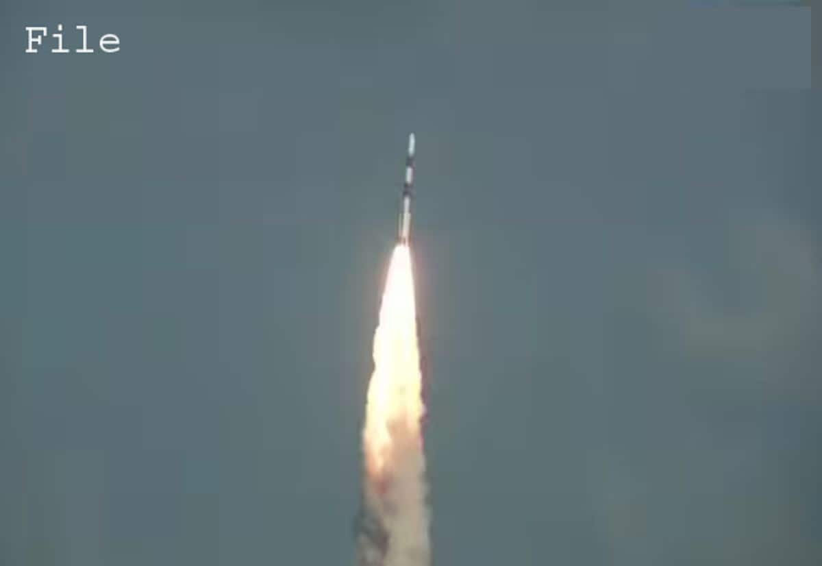 ஸ்ரீஹரிகோட்டாவில் ஏவத் தயாராக இரு செயற்கைக்கோள்கள்; அனுமதி காத்திருப்பு