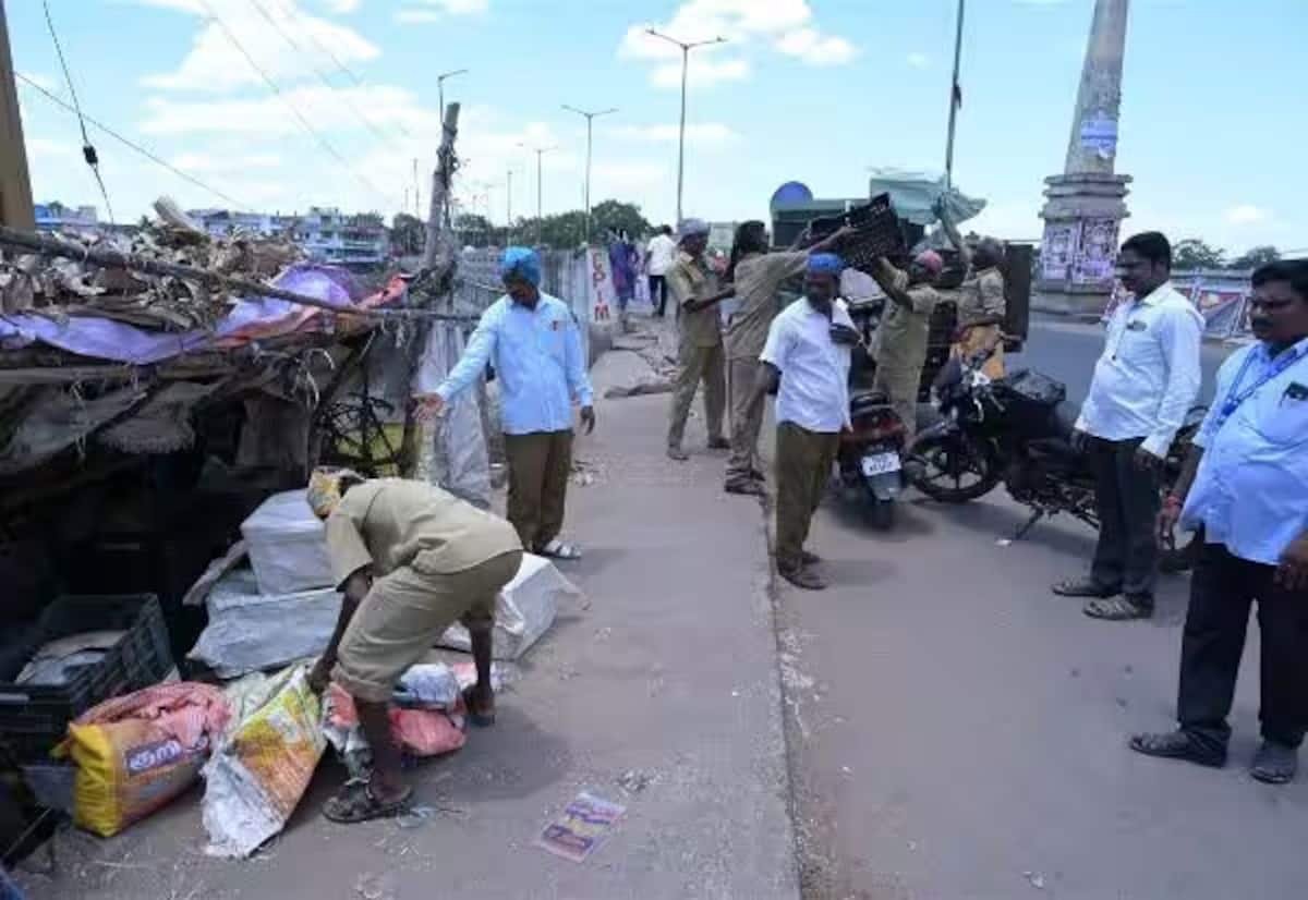 Walking on sidewalks is a fundamental right: Supreme Court