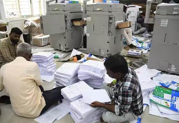 தமிழகம் முழுவதும் பூத் ஸ்லிப் வினியோகம் தொடக்கம்; ஏப்.23 தேர்தலுக்கு தயார்ப்பு