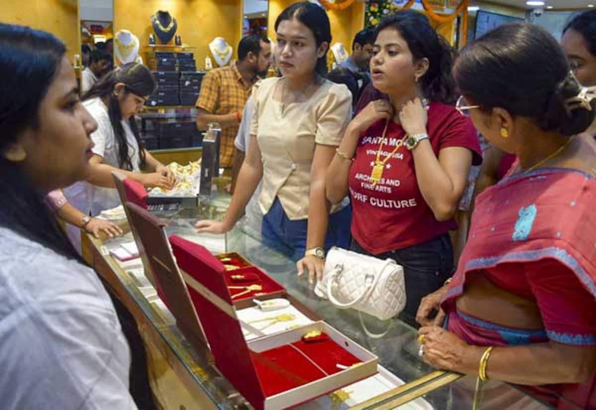 Gold edges up after ₹4,080 fall in 5 days; silver slips further