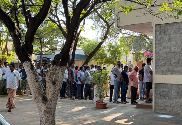 Voter flags poll-day lapses: ID card delay, no mobile deposit at booth