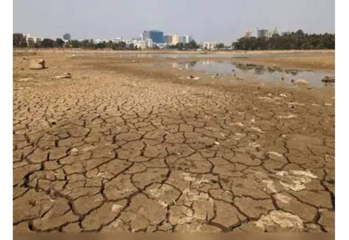 10,000 பாசன ஏரிகள் வறண்டு வருவதால் விவசாயம், குடிநீருக்கு நெருக்கடி