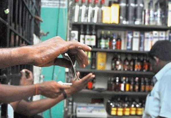 TN orders closure of remaining 97 TASMAC shops by tomorrow