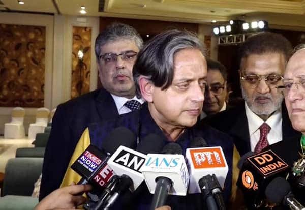 அமைதியை விரும்புவோருக்கே ஆதரவு: சசி தரூர் விளக்கம்