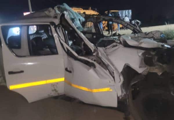 Six killed near Tiruppur as car hits checkpost workers, including cop