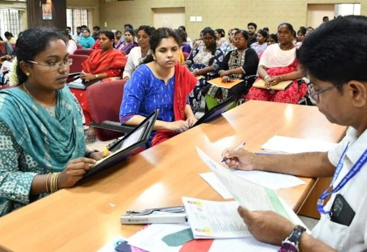 திருப்பூரில் ஒப்பந்த பல் மருத்துவர் ஒரே பணிக்கு 80 பேர் போட்டி