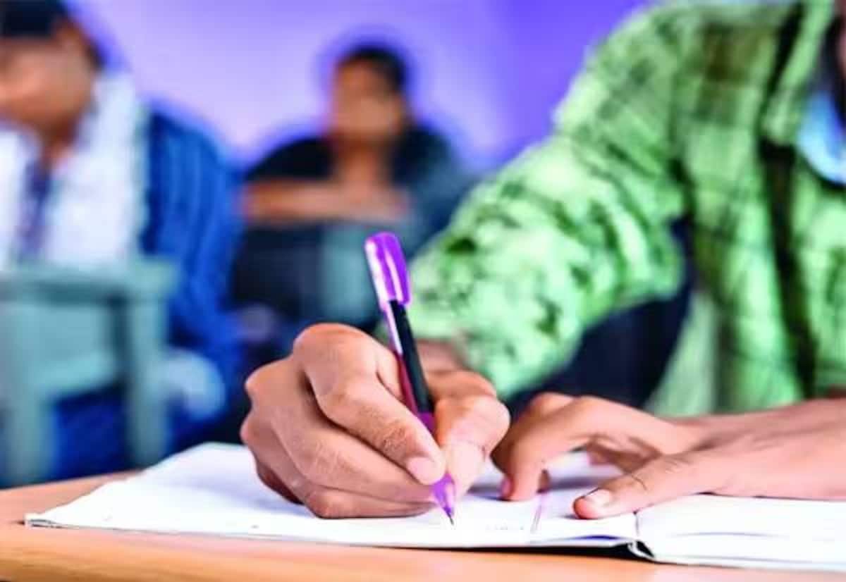 அரசுப் பள்ளிகளில் ‘வினாத்தாள் கட்டணம்’ பெயரில் ரூ.50 கோடி முறைகேடு: லஞ்ச ஒழிப்புத்துறைக்கு மனு