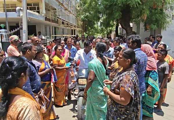 Token given, cash missing: Crowds gather in Tiruppur and other towns