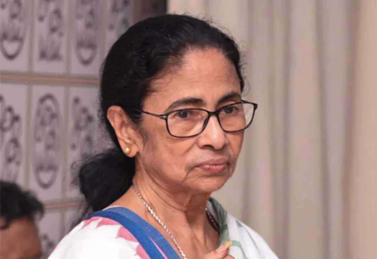திரிணமுல் காங்கிரஸ் தலைவர் பதவியில் இருந்து மம்தா நீக்கம்; அதிருப்தி குழு புதிய நிர்வாகம்