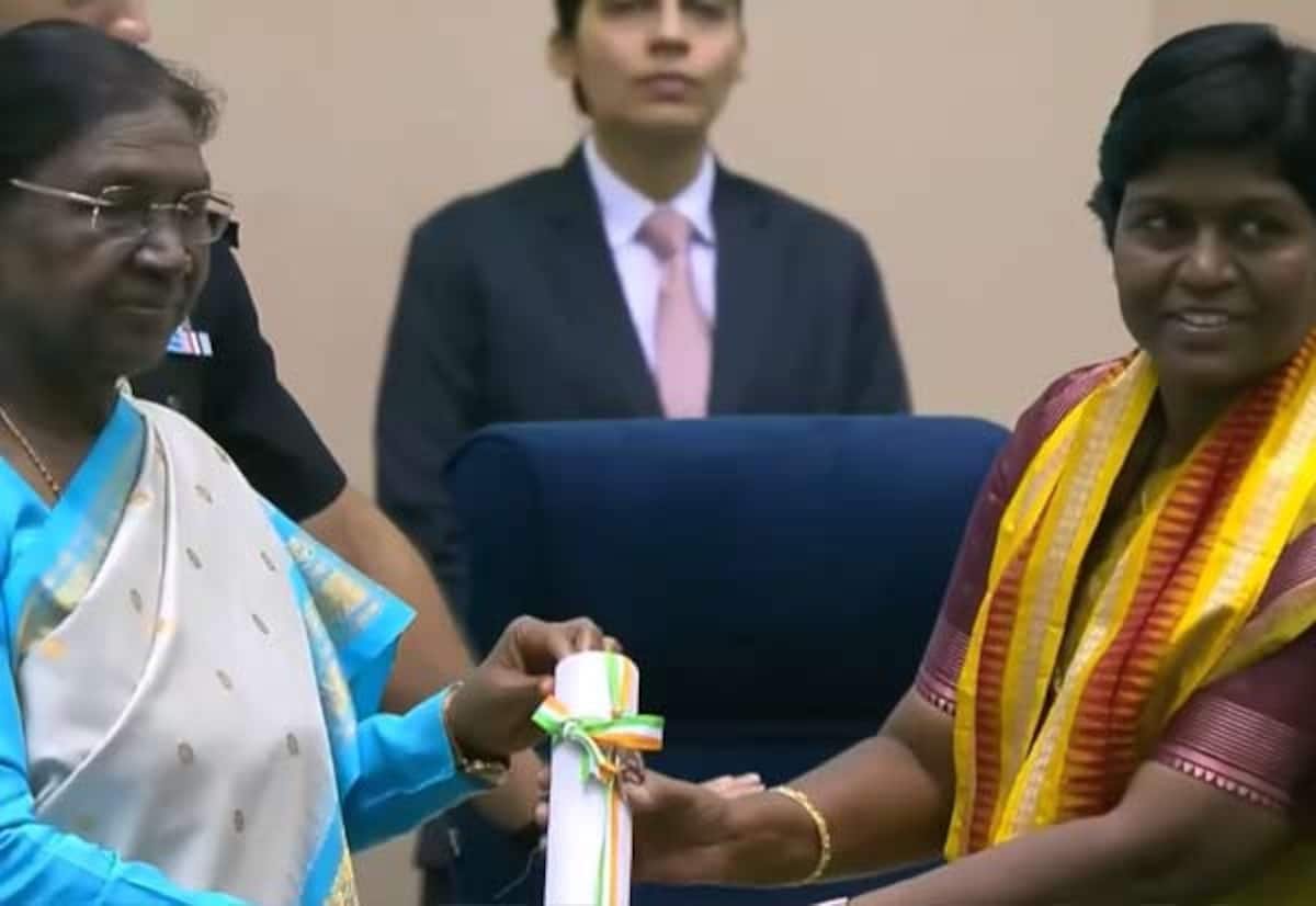 தேசிய நல்லாசிரியர் விருது: தமிழகத்தைச் சேர்ந்த இருவர் உட்பட 48 பேருக்கு ஜனாதிபதி மரியாதை