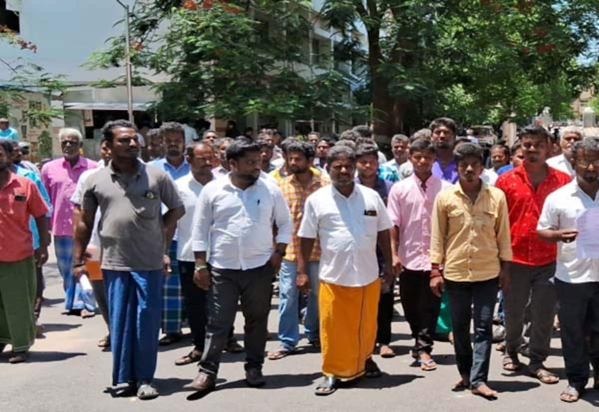 வேலூர்: கோவில் விவகாரத்தில் பைரா சமூகத்தின் இரு தரப்பும் கலெக்டரிடம் மனு