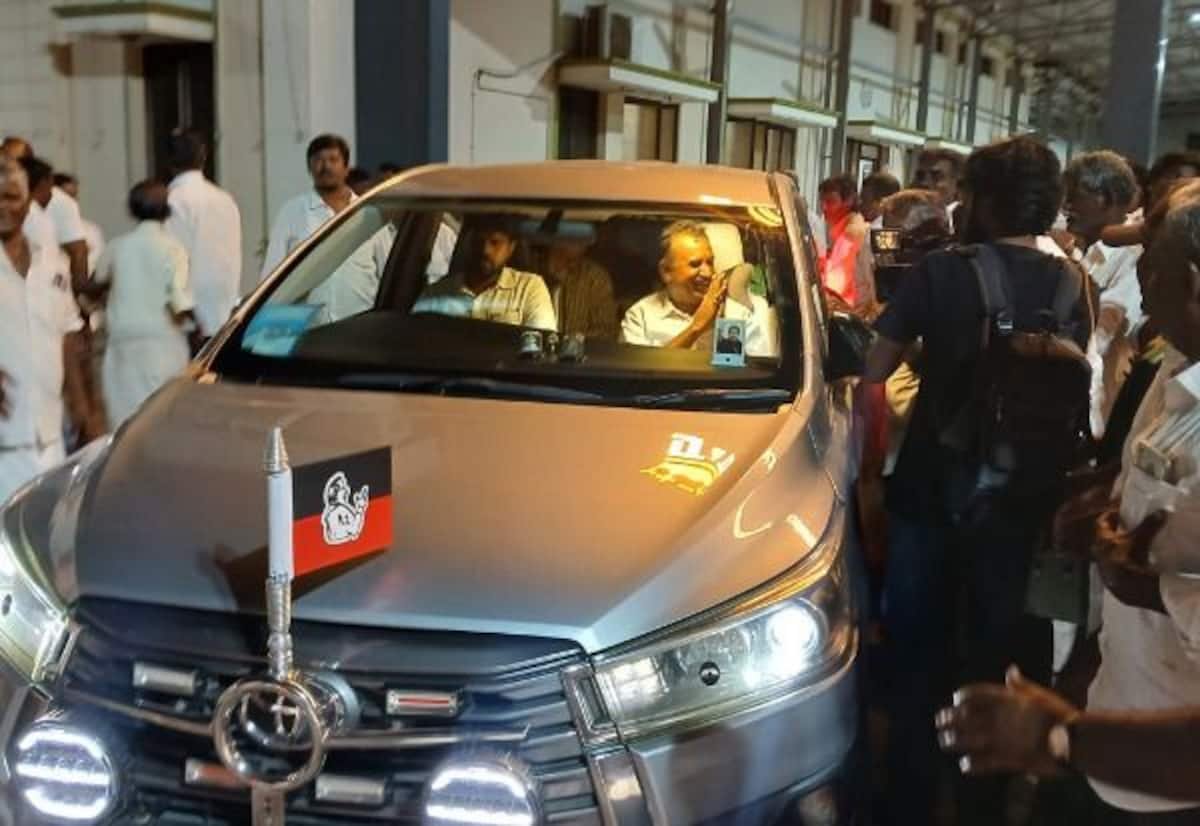 Velumani meets supporters, hints at letter to Palaniswami on posts