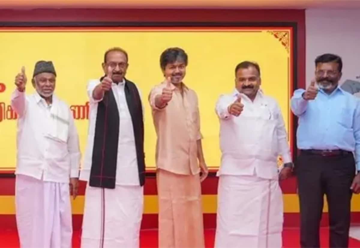 இடைத்தேர்தல் பிரசாரத்தில் கூட்டணி தலைவர்களுடன் ஒரே மேடையில் விஜய்