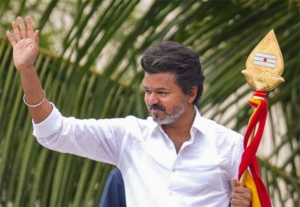 சீமான் போட்டியிடும் காரைக்குடியில் விஜய் இன்று பிரசாரம்