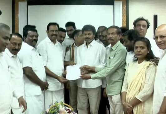 Vijay welcomes Congress MLAs; swearing-in as TN CM on May 7