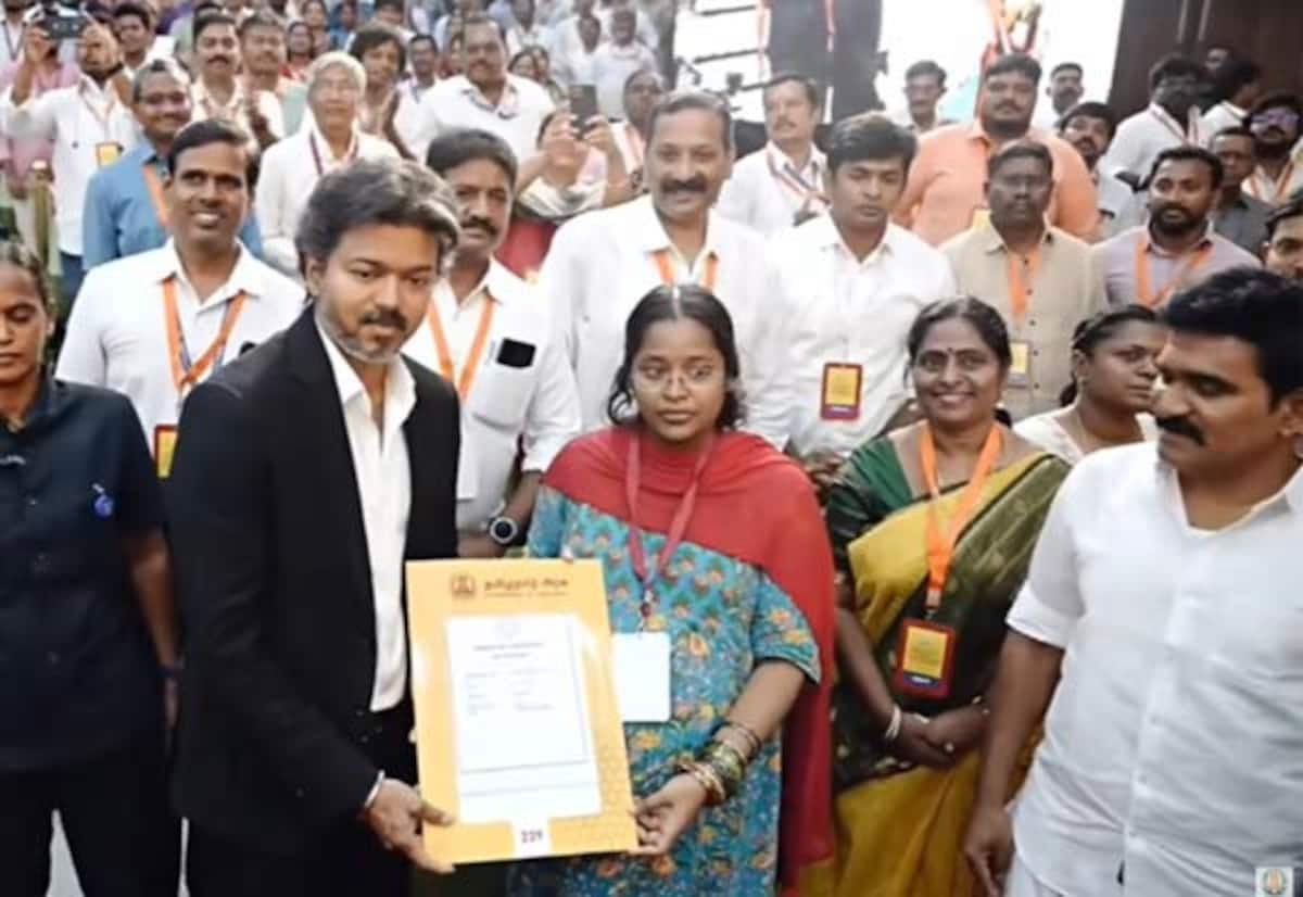 CM Vijay steps down to hand job order to pregnant recruit in Chennai