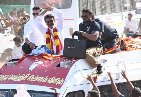 என்னை 100 சதவீதம் நம்பலாம்: திருப்பூர் ரோடு ஷோவில் விஜய் உறுதி