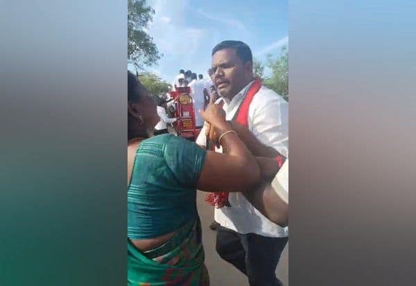 Women block Minister Anitha Radhakrishnan’s campaign vehicle in Thoothukudi
